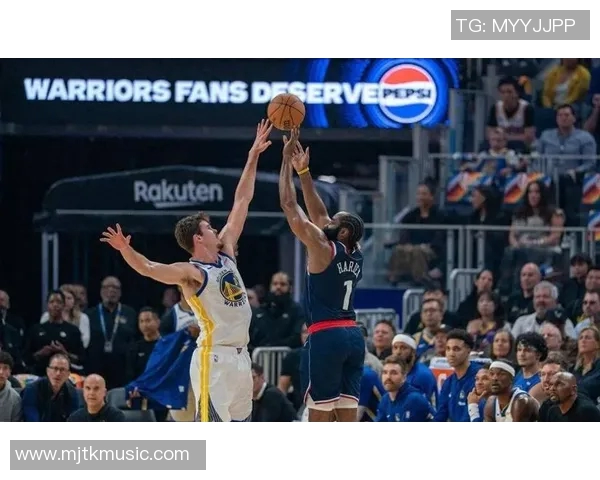 库里198次助攻引领勇士19分大胜，哈登小卡三分33中6成背景板，勇士团队协作攻防压制